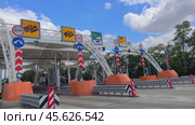 Toll road checkpoint. Pay for the road with a transponder or in cash. Slow motion Horizontal 4K video. Стоковое видео, видеограф Оксана Марышева / Фотобанк Лори