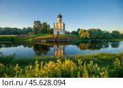 Церковь Покрова на Нерли на закате. Боголюбово. Россия. Стоковое фото, фотограф Олег Пученков / Фотобанк Лори