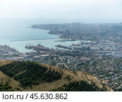 Panoramic view of Novorossiysk City and Tsemess Bay at sunrise. Morning cityscape of large port at Black Sea coast in Russia (2024 год). Стоковое фото, фотограф Фотограф / Фотобанк Лори