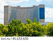 Гостиница "Космос". Летний солнечный день. Москва (2024 год). Редакционное фото, фотограф E. O. / Фотобанк Лори