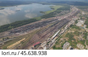 Сортировочная станция в Екатеринбурге - съемка с дрона в 2022 году. Стоковое видео, видеограф Владислав Самошкин / Фотобанк Лори