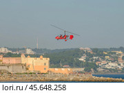 AutoGyro MT-03 in blue sky at Oeiras Air Show (2023 год). Редакционное фото, фотограф Дмитрий Рухленко / Фотобанк Лори