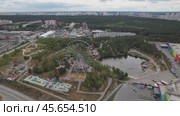 Радуга-парк в Екатеринбурге - съемка с дрона в 2022 году. Стоковое видео, видеограф Владислав Самошкин / Фотобанк Лори