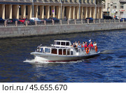 Катер "Планида" на реке Фонтанка, Санкт-Петербург (2019 год). Редакционное фото, фотограф Алексей Иванов / Фотобанк Лори