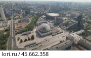 Цирк в Екатеринбурге - аэросъемка 2022 года. Стоковое видео, видеограф Владислав Самошкин / Фотобанк Лори