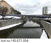 The embankments of Gannushkin and Rusakovskaya on the Yauza River in the Sokolniki district. Moscow. Стоковое фото, фотограф Ярославский Максим / Фотобанк Лори