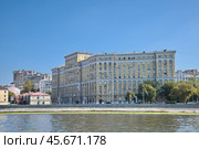 Жилой дом на Краснохолмской набережной, 1/15. Москва, Россия (2024 год). Редакционное фото, фотограф Елена Коромыслова / Фотобанк Лори