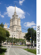 Гостиница "Украина" в Москве, вид с Украинского бульвара (2022 год). Редакционное фото, фотограф Солодовникова Елена / Фотобанк Лори