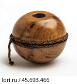 Wooden yoyo design showcasing craftsmanship and simplicity in a minimalist setting. Стоковое AI-изображение, AI-художник Юлия Гапеенко / Фотобанк Лори