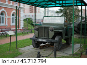 Советский военный легковой автомобиль ГАЗ-67Б на территории Одинцовского историко-краеведческого музея. Город Одинцово, Россия (2024 год). Редакционное фото, фотограф Господин Никто / Фотобанк Лори