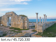 Ruins of the ancient and medieval city of Tauride Chersonesos. Russia, Republic of Crimea, city of Sevastopol. Стоковое фото, фотограф Екатерина Золина / Фотобанк Лори
