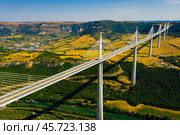 Aerial view of multispan cable stayed Millau Viaduct, France. Стоковое фото, фотограф Яков Филимонов / Фотобанк Лори