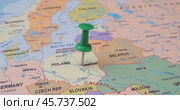 Poland - Travel concept with green pushpin on the world map. The location point on the map points to Warsaw, the capital of the Poland. (2022 год). Стоковое видео, видеограф Андрей Армягов / Фотобанк Лори