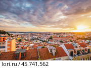 Sunset view of Lisbon from Miradouro da Senhora do Monte viewpoint. Lisbon, Portugal. Стоковое фото, фотограф Дмитрий Рухленко / Фотобанк Лори