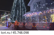 Новогодняя иллюминация на улице Закарпатская в Новосибирске / Festive winter street Zakarpatskaya in Novosibirsk Illuminated with christmas lights. Редакционное видео, видеограф Сергей Пристяжнюк (Serg Zastavkin) / Фотобанк Лори