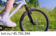 Boy riding a bicycle in the park. Стоковое видео, видеограф Igor Skripachev / Фотобанк Лори