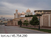 Hazrat Khizr Mosque, a Muslim religious building on the southern border of Afrasiab, the first President of Uzbekistan Islam Karimov is buried on the territory of the mosque, Samarkand, Uzbekistan. Стоковое фото, фотограф Ula Ulachka / Фотобанк Лори