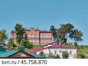 Sviyazhskaya basic general education school, located in historic brick building, Russia (2024 год). Стоковое фото, фотограф Ирина Кононова / Фотобанк Лори