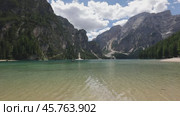Lake Lago di Braies in Dolomites, Italy Alps (2022 год). Стоковое видео, видеограф Андрей Армягов / Фотобанк Лори