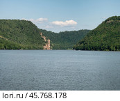 Южный Урал, Башкортостан, Нугушское водохранилище в месте впадения реки Нугуш. Southern Urals, Bashkortostan, Nugush reservoir at the confluence of the Nugush River. Стоковое фото, фотограф Евгений Романов / Фотобанк Лори