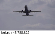 MOSCOW , RUSSIA, June 10, 2019: The Commercial passenger airplane flying overhead on sunny day on June 10, 2019 in Moscow, Russia. Стоковое фото, фотограф Фотограф / Фотобанк Лори