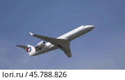 MOSCOW , RUSSIA, June 10, 2019: The Commercial passenger airplane flying overhead on sunny day on June 10, 2019 in Moscow, Russia. Стоковое фото, фотограф Фотограф / Фотобанк Лори