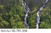 Latefossen is one of the most visited waterfalls in Norway and is located near Skare and Odda in the region Hordaland, Norway. Consists of two separate streams flowing down from the lake Lotevatnet. (2019 год). Стоковое видео, видеограф Андрей Армягов / Фотобанк Лори