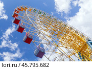 Big Ferris Wheel located at Mtatsminda Park of Tbilisi (2019 год). Стоковое фото, фотограф EugeneSergeev / Фотобанк Лори