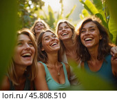Friends celebrate summer getaway in lush tropical setting with laughter and smiles amidst vibrant greenery. Tropics are climatic zones of Earth in which Sun is at its zenith at least once year. AI. Стоковое AI-изображение, AI-художник Юлия Петровская / Фотобанк Лори