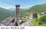 Aerial view on old church near Como lake Italy (2017 год). Стоковое видео, видеограф Михаил Коханчиков / Фотобанк Лори