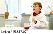 a student in a chemical laboratory conducts chemical sweats with chemical elements in. Стоковое фото, фотограф Igor Skripachev / Фотобанк Лори