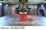 Three dimensional printing machine. Стоковое видео, видеограф Андрей Армягов / Фотобанк Лори