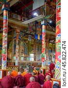 IVOLGINSK, RUSSIA - AUGUST 14, 2024. Monks reading sutras at the Buddhist Monastery in Ivolginsky Datsan in Buryatia. Редакционное фото, фотограф Сергей Фролов / Фотобанк Лори