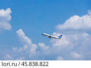 China Southern Airlines flight takes off from Baiyun International Airport in Guangzhou, China. Редакционное фото, фотограф Андрей Иванов / Фотобанк Лори