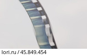 Old 8mm film on working projector. Стоковое видео, видеограф Михаил Коханчиков / Фотобанк Лори