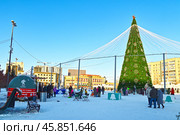 Город Тюмень. Площадь 400-летия Тюмени. Новогодняя ёлка. Редакционное фото, фотограф Александр Тараканов / Фотобанк Лори