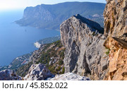 Скалы Тышлар в Ласпи под горой Ильяс-Кая. Храм солнца в Крыму (2020 год). Редакционное фото, фотограф Вячеслав Макарьев / Фотобанк Лори