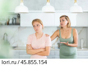 Angry mother yells at teenage girl sad daughter. Стоковое фото, фотограф Яков Филимонов / Фотобанк Лори