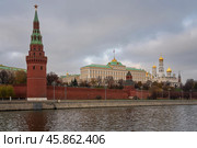 The Grand Kremlin Palace, the Blagoveshchenskaya and Vodovzvodnaya Towers of the Kremlin Wall and the ensemble of the Kremlin Cathedral Square from the embankment of the Moskva River, Moscow, Russia. Стоковое фото, фотограф Ula Ulachka / Фотобанк Лори