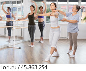 Ballet lesson for amateurs - choreographer teaches women of different ages different ballet steps in studio. Стоковое фото, фотограф Яков Филимонов / Фотобанк Лори