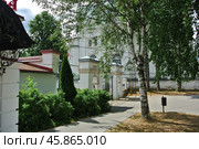 Троицко-Успенский собор — православный храм в городе Кинешме Ивановской области, кафедральный собор Кинешемской епархии Русской православной церкви. Кинешма, Советская улица, 2 (2021 год). Стоковое фото, фотограф Сергей Елизарьев / Фотобанк Лори