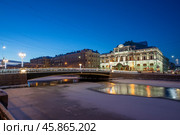 Россия. Санкт-Петербург. Лештуков мости Большой Драматический Театр им.Г.А.Товстоногова. Ночной вид (2021 год). Редакционное фото, фотограф Литвяк Игорь / Фотобанк Лори