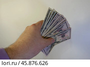 Деньги в руке. Money in hand. Стоковое фото, фотограф Юрий Пуликов / Фотобанк Лори