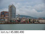 Облачное утро на набережной города Новороссийска (2024 год). Редакционное фото, фотограф Анна Карасева / Фотобанк Лори