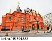 Здание Театра Наций (Государственный Театр Наций) в зимний день. Петровский переулок. Москва. Редакционное фото, фотограф E. O. / Фотобанк Лори