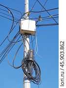 Оптическая муфта для подвесных самонесущих кабелей. Optical coupling for suspended self-supporting cables. Стоковое фото, фотограф Татьяна Д / Фотобанк Лори
