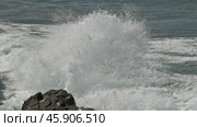 Splashes of atlantic ocean big waves, slow motion. Стоковое видео, видеограф Михаил Коханчиков / Фотобанк Лори