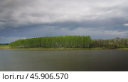 Dark storm clouds fast moving over lake, timelapse. Стоковое видео, видеограф Михаил Коханчиков / Фотобанк Лори