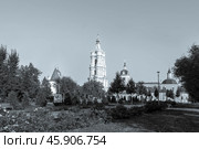 Moscow, Russia - August 30, 2024. Novospassky Monastery, Transfiguration Cathedral and Bell Tower. Редакционное фото, фотограф Григорий Стоякин / Фотобанк Лори