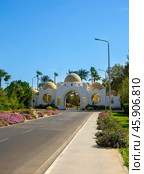Sharm El Sheikh, Egypt - November 13, 2024: Domina Coral Bay all inclusive beach hotel. Red Sea. Редакционное фото, фотограф Григорий Стоякин / Фотобанк Лори